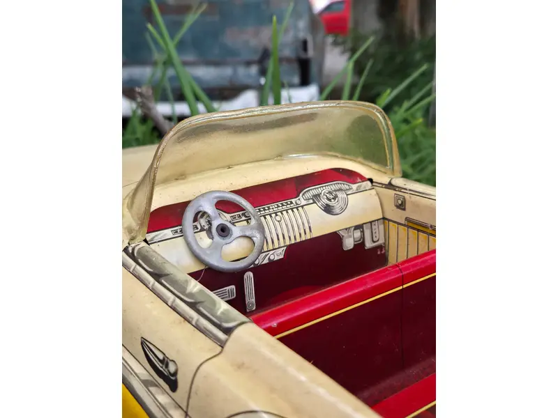 Foto de um(a) Carrinho Americano Marx Sportster, da categoria de Carros e caminhões de brinquedo. Autêntico carrinho americano da renomada fabricante Marx, produzido entre as décadas de 1940 e 1950. Peça original de época,... Mostrado de uma perspectiva diferente. Vendido no marketplace Trésors.