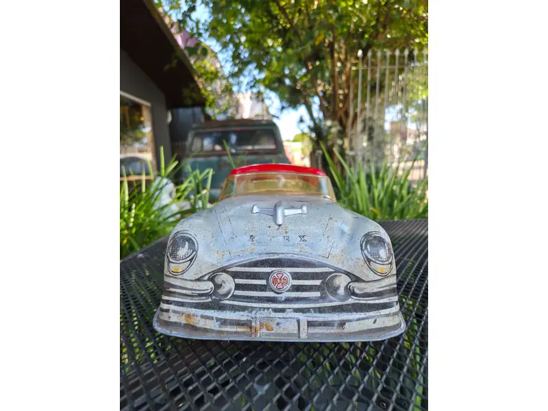 Foto de um(a) Carrinho Americano Marx, da categoria de Carros e caminhões de brinquedo. Autêntico carrinho americano da renomada fabricante Marx, produzido entre as décadas de 1940 e 1950. Peça original de época,... Mostrado de uma perspectiva diferente. Vendido no marketplace Trésors.