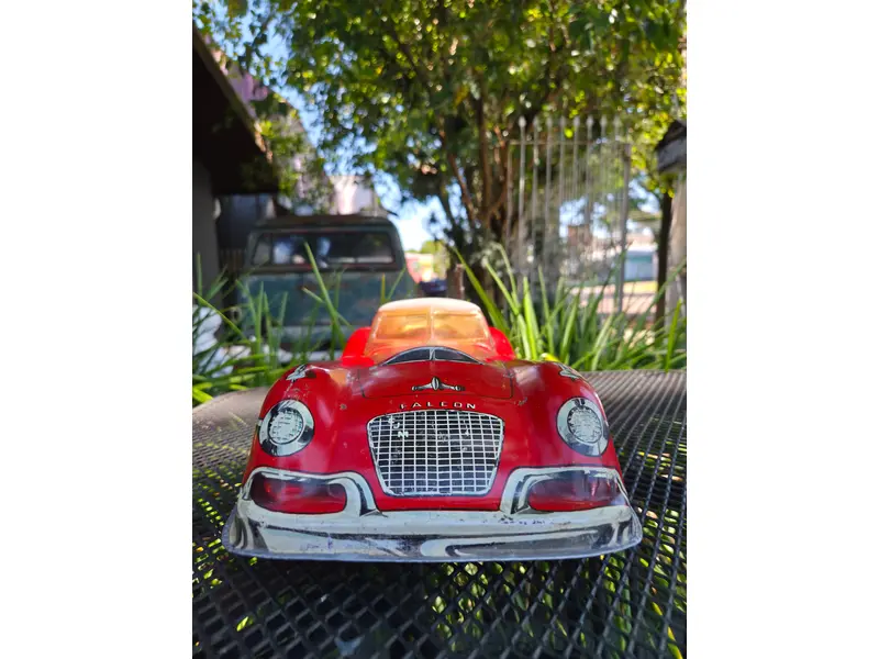 Foto de um(a) Carrinho Americano Marx Falcon, da categoria de Carros e caminhões de brinquedo. Autêntico carrinho americano da renomada fabricante Marx, produzido entre as décadas de 1940 e 1950. Peça original de época,... Mostrado de uma perspectiva diferente. Vendido no marketplace Trésors.