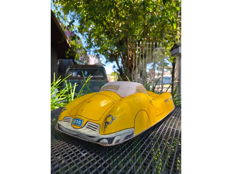 Foto de um(a) Carrinho Americano Marx Falcon, da categoria de Carros e caminhões de brinquedo. Autêntico carrinho americano da renomada fabricante Marx, produzido entre as décadas de 1940 e 1950. Peça original de época,... Mostrado de uma perspectiva diferente. Vendido no marketplace Trésors.