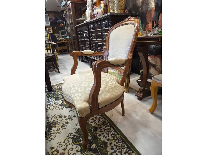 Foto de um(a) Magníficas Poltronas “Decorações Imperial” – Dante Millarch | Estilo Clássico, da categoria de Poltronas. Magnífica poltrona “Decorações Imperial”, criação atribuída a Dante Millarch, exemplar de mobiliário clássico de alto... Mostrado de uma perspectiva diferente. Vendido no marketplace Trésors.