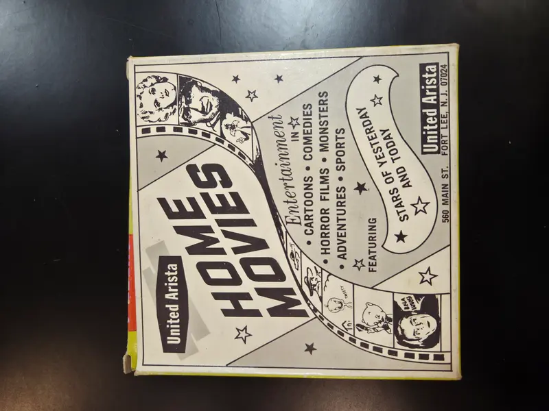 Foto de um(a) Filme Super 8 Maĝoo, da categoria de Projetores. Filmes Super 8 americanos, originais de época, destinados a projeção e coleção. Peças que representam um importante capítulo... Mostrado de uma perspectiva diferente. Vendido no marketplace Trésors.