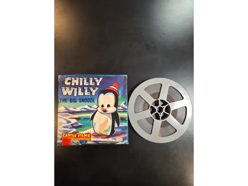 Foto de um(a) Filme Super 8 Chilly Willy, da categoria de Projetores. Filmes Super 8 americanos, originais de época, destinados a projeção e coleção. Peças que representam um importante capítulo... Mostrado de uma perspectiva diferente. Vendido no marketplace Trésors.