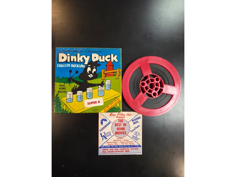 Foto de um(a) Filme Super 8 Dinky Duck, da categoria de Projetores. filmes Super 8 americanos, originais de época, destinados a projeção e coleção. Peças que representam um importante capítulo... Mostrado de uma perspectiva diferente. Vendido no marketplace Trésors.