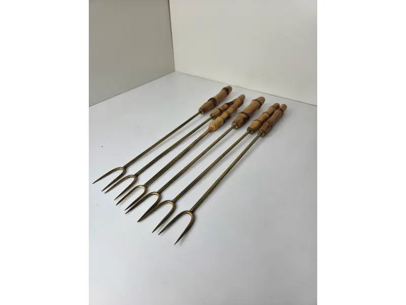 Foto de um(a) Rechand Fondue Cobre Completo, da categoria de Panelas. Aparelho de fondue clássico, completo e com acabamento em cobre martelado. Ideal para quem busca elegância e eficiência na... Mostrado de uma perspectiva diferente. Vendido no marketplace Trésors.