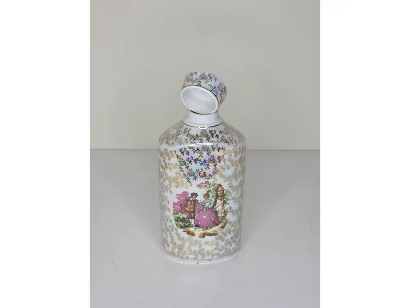 Foto de um(a) Jogo de Banheiro em Porcelana Esmaltada – Cenas Galantes de Época, da categoria de Acessórios para banheiro. Adicione um toque de nobreza ao seu lavabo com este requintado kit em porcelana esmaltada. Decorado com delicadas cenas... Mostrado de uma perspectiva diferente. Vendido no marketplace Trésors.