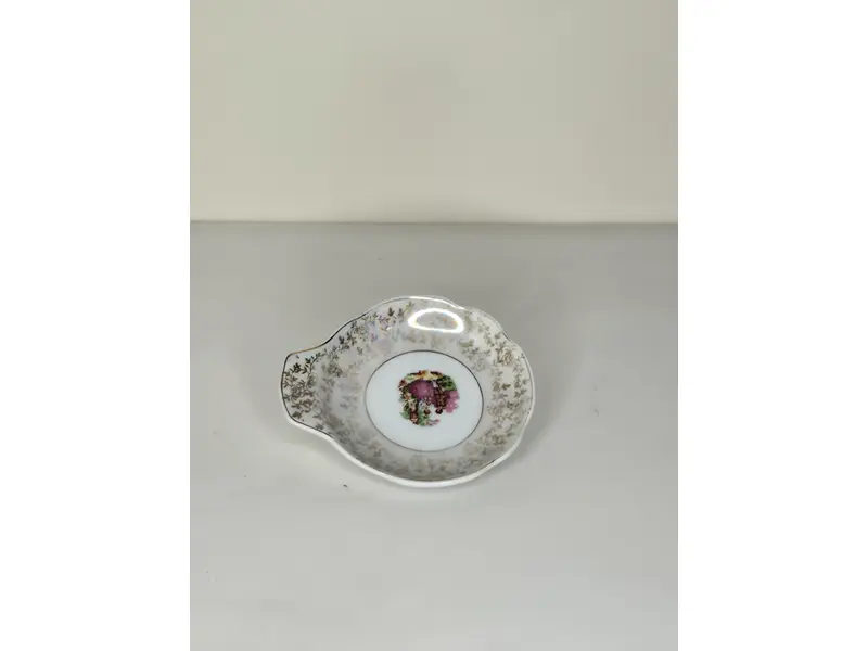 Foto de um(a) Jogo de Banheiro em Porcelana Esmaltada – Cenas Galantes de Época, da categoria de Acessórios para banheiro. Adicione um toque de nobreza ao seu lavabo com este requintado kit em porcelana esmaltada. Decorado com delicadas cenas... Mostrado de uma perspectiva diferente. Vendido no marketplace Trésors.