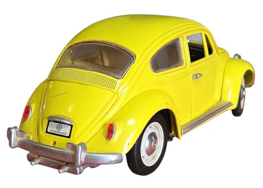 Foto de um(a) Miniatura Volkswagen Beetle (Fusca) 1967 - Amarelo Girassol - Escala 1:18, da categoria de Carros e caminhões de brinquedo. Destaque sua coleção com este clássico absoluto: o Volkswagen Beetle 1967. Conhecido por ser o ano de ouro do Fusca, este... Mostrado de uma perspectiva diferente. Vendido no marketplace Trésors.