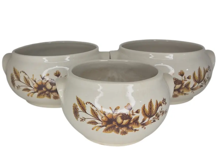 Foto de um(a) Trio de Tigelas Refratárias Nerina Louveira - Floral Outonal Vintage, da categoria de Travessas e tigelas. Conjunto com 03 tigelas/sopeiras individuais em cerâmica refratária de alta resistência, produzidas pela tradicional marca... Vendido no marketplace Trésors.