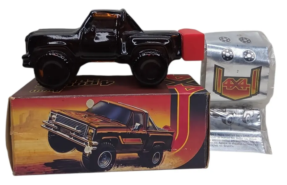 Foto de um(a) Perfume Avon 4X4 MUSK Vintage, da categoria de Outros colecionáveis. Perfume Avon 4X4 MUSK Vintage. Mostrado de uma perspectiva diferente. Vendido no marketplace Trésors.