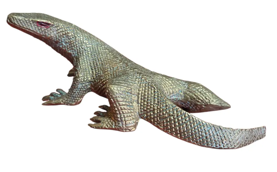 Foto de um(a) Escultura Decorativa de Dragão de Komodo em Bronze, da categoria de Outros colecionáveis. Peça exótica e rica em detalhes, ideal para colecionadores de figuras de animais ou para compor uma decoração de estilo... Mostrado de uma perspectiva diferente. Vendido no marketplace Trésors.